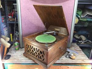 lot 238 image: Antique Silvertone Phonograph - Oak Cabinet Record Player