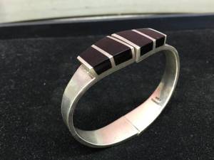 lot 253 image: Sterling Onyx Impressionist Clamper Bracelet - Mexico