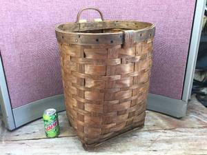 lot 263 image: Vintage Wooden Woven Trappers Basket 20 x 16 x 13