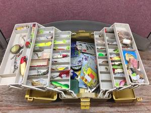lot 271 image: Vintage Plano 8106 Tackle Box - Fairly Full Vintage Tackle