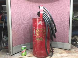 lot 280 image: Vintage General Fire Guard - Quickaid P-909 - Fire Extinguisher