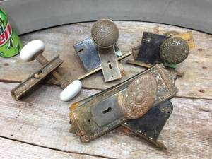 lot 283 image: Antique Door Handles - Knobs - Locks - Neat