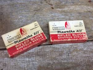 lot 284 image: Vintage Boxes - Hiawatha Ace 12 ga. Rifled Slugs - Full