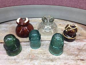 lot 286 image: Vintage GlassCeramic Insulators - See Pics
