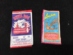 lot 294 image: Vintage Devil Dog & Anchor - Firecrackers - Labels - Macau