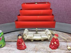 lot 297 image: Vintage Oriental Lamp - Chalkware - Telescoping Shade