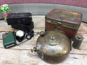 lot 303 image: Vintage Nenzel Headlamp & Pri-Mus #100 Stove