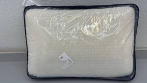 lot 67 image: Stearns & Foster Latex Foam Pillow in Carrier Case 24 x 16