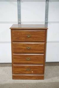 lot 3 image: 4-Drawer Wooden Dresser