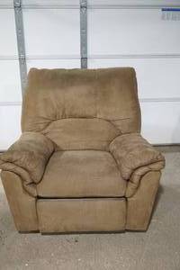 lot 6 image: Recliner