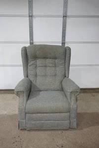 lot 7 image: Vintage Recliner