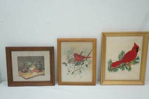 lot 26 image: Cardinal Wall Decor