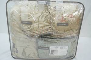 lot 40 image: NEW Queen Bed Set
