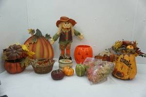 lot 46 image: Fall Decor