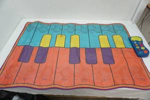 lot 60 image: Childrens Floor Mat Piano
