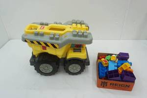 lot 62 image: Tonka Mighty Builders TowN Go Tuff Truck with Blocks