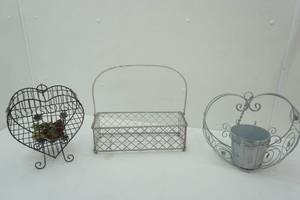 lot 75 image: Metal Decor