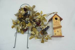 lot 78 image: Decor