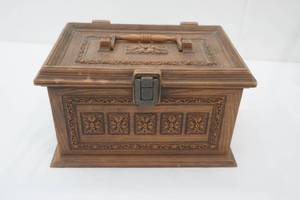 lot 79 image: Vintage Decorative Sewing Box