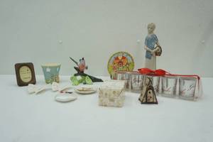 lot 84 image: Ceramic Decor & More