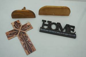lot 86 image: Wooden Decor