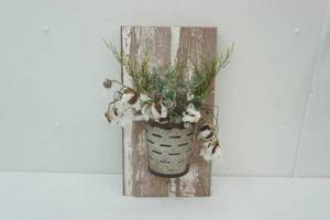 lot 89 image: Wall Decor Hanging Basket 10.5x 20