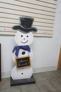 lot 90 image: Wooden Snowman with Sign 47 tall