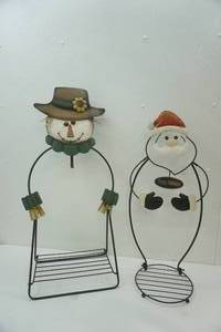 lot 97 image: metal art decor