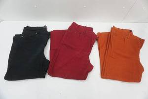 lot 131 image: Womens Pants (3ct) Gloria Vanderbilt Size 16