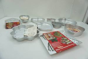 lot 149 image: Aluminum Bakeware Lot