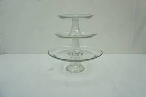 lot 151 image: 3-Tier Glass Serving Stand