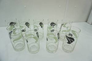 lot 155 image: 9ct Vintage Corelle Black Orchid Tumblers