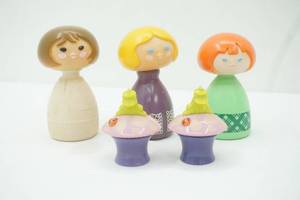 lot 187 image: Vintage Avon Small World Doll Bottles & Vintage Avon Frog Jars 1970s
