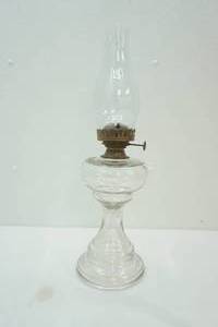 lot 191 image: Vintage Clear Glass Oil Lamp 20.5tall