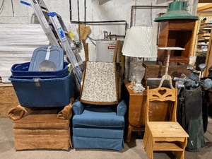 lot 185 image: Large Lot Furniture
