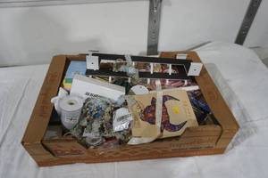 lot 204 image: NEW Craft Items, Decor, Garden and More