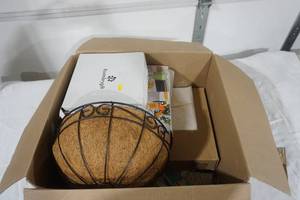 lot 249 image: NEW Hanging Planter and Other Decor & Household