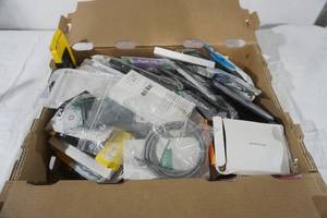 lot 261 image: NEW Cell Phone Covers, Screen Protectors, and other Electronic Accessories