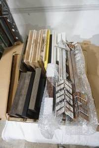 lot 276 image: NEW Decorative Picture Frames, Decorative Arrows, Artificial Flowers
