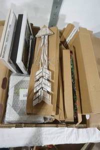 lot 277 image: NEW Decorative Picture Frames, Decorative Arrows, Artificial Flowers