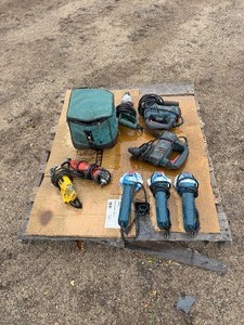 lot 75 image: Pallet of power tools Bosch & Dewalt Angle Grinders, Bosch & Makita rotary hammers, Makita drivers