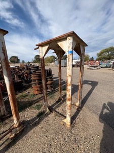 lot 29 image: Steel pipe stand or industrial support frame