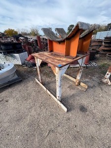 lot 31 image: (2) Welded, padded saddle-shaped pipe supports. Steel pipe stand or industrial support frame H 63xL 60xW 40