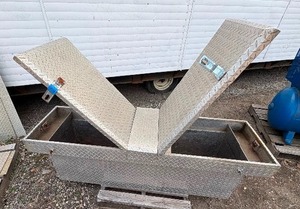 lot 23 image: Aluminum truck bed tool box with dual-lid crossover L 69 x W 20 x H 21 