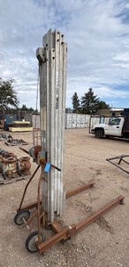 lot 5 image: Genie Super Lift