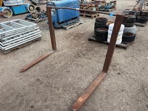 lot 43 image: Steel forklift forks