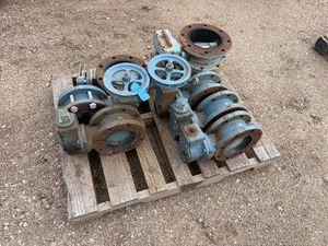 lot 49 image: Pallet of DeZurik Valves