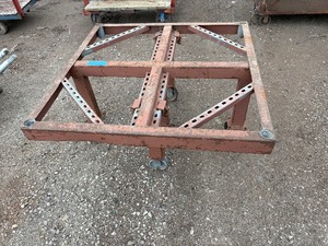 lot 51 image: Heavy duty commercial support stand with castors or leveling feet. 48l x 48w x 26 t