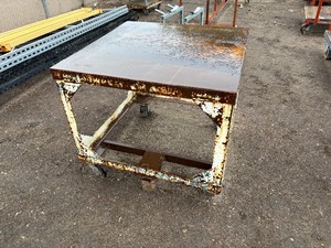 lot 76 image: Steel rolling work table H 36 x 40 x 40