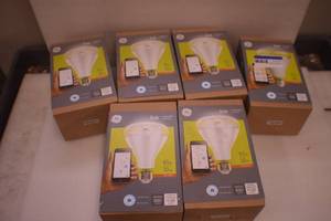lot 33 image: Smart Bulbs